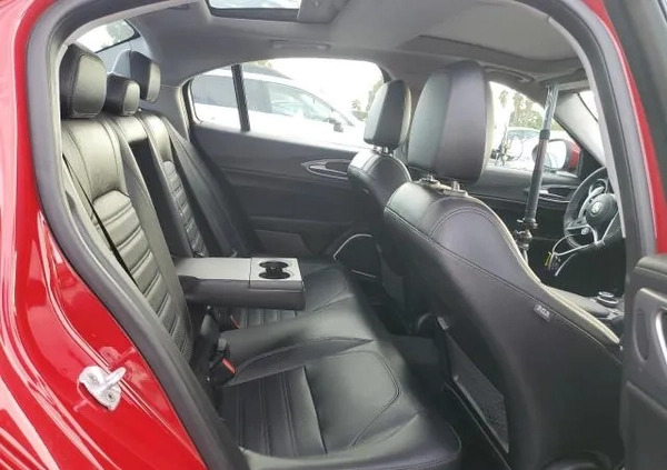 Alfa Romeo Giulia cena 44900 przebieg: 75000, rok produkcji 2018 z Serock małe 46